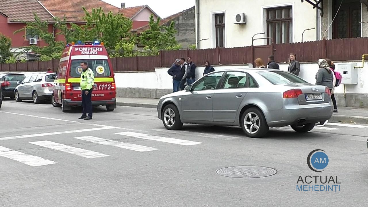 Pieton accidentat pe trecere! Incidentul s-a petrecut la o intersecție circulată din Severin.