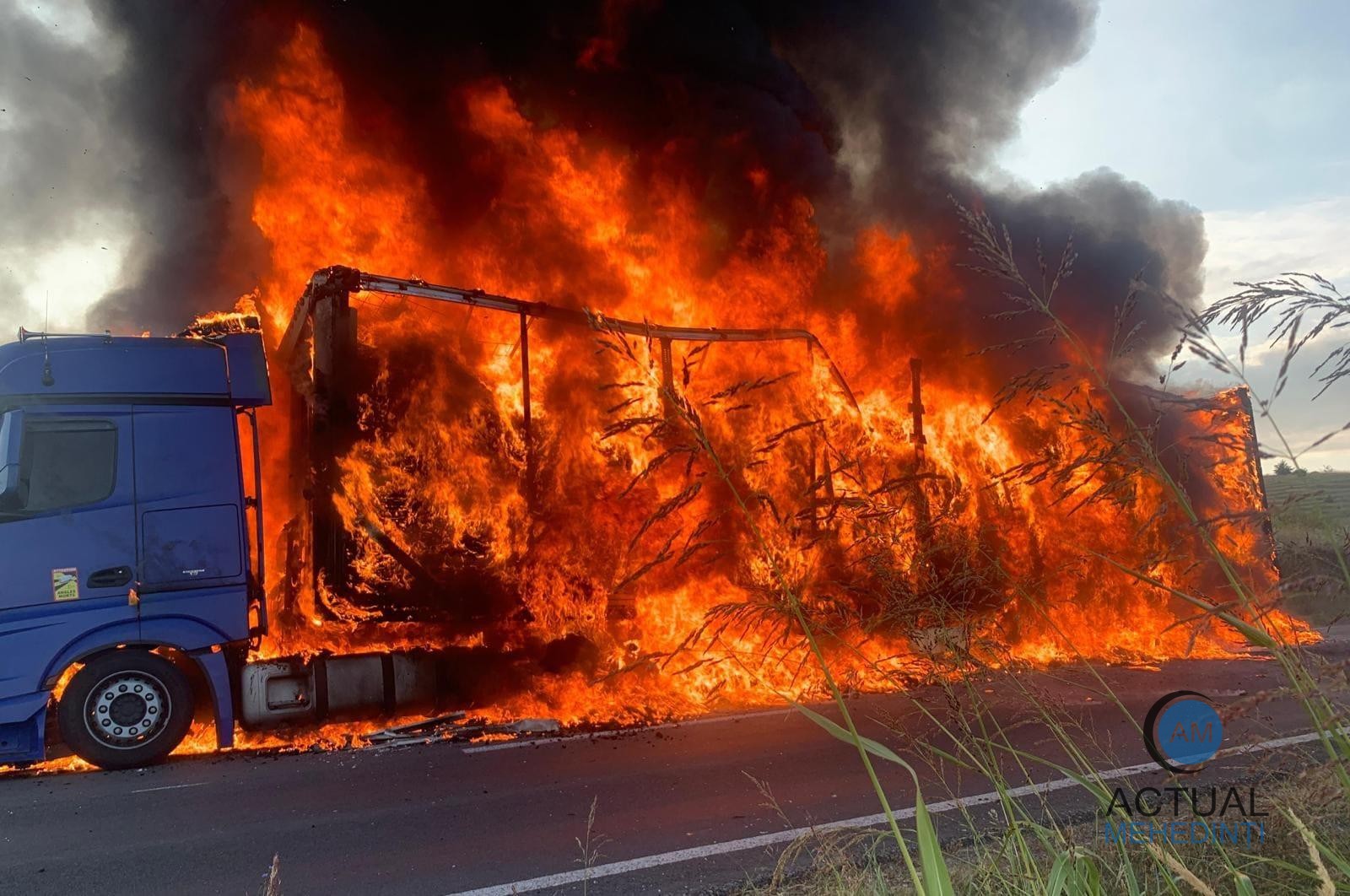 Un șofer polonez și-a pierdut viața în Mehedinți, după ce un incendiu a izbucnit la camionul pe care îl conducea.