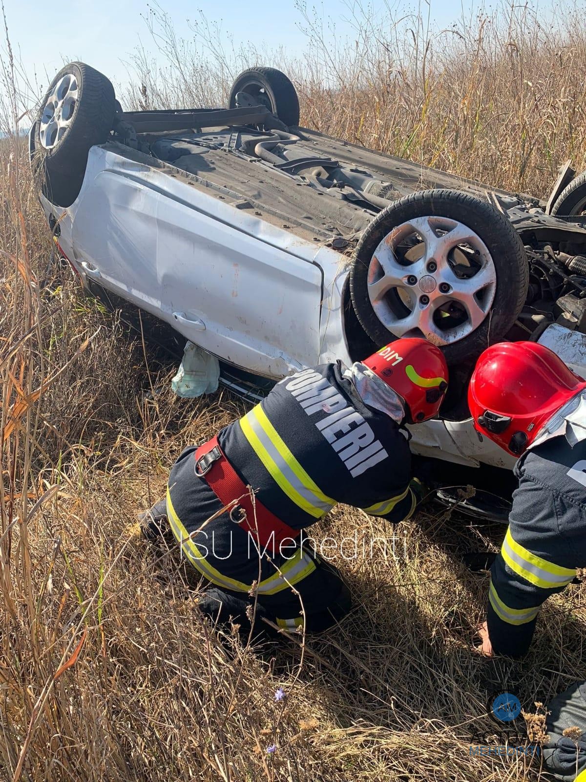 Accident în Salcia! S-a răsturnat cu mașina.