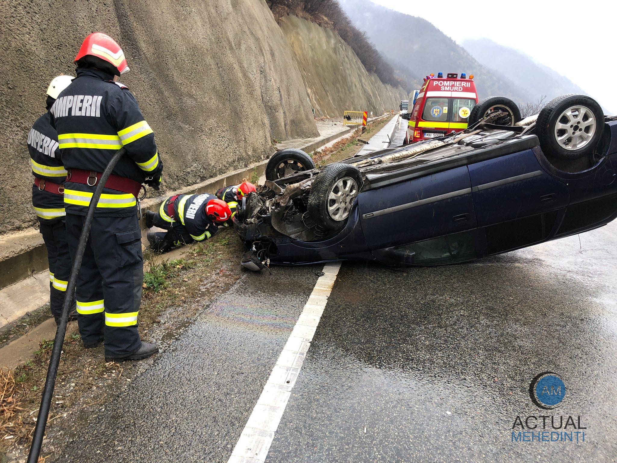 S-a răsturnat cu mașina. Accidentul s-a produs pe DN6.