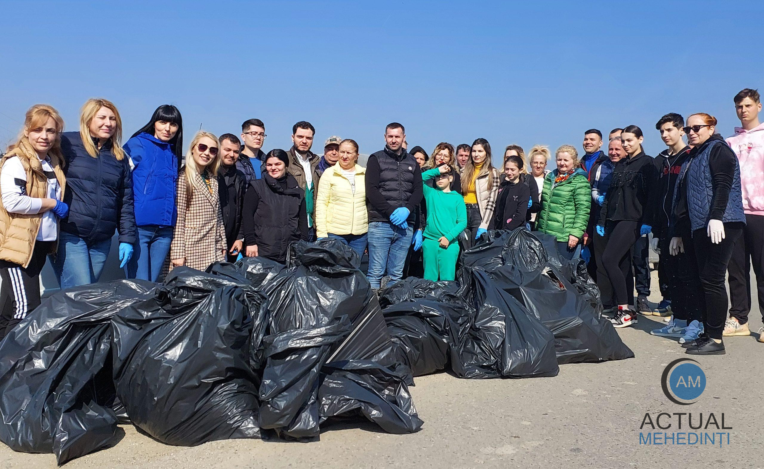 Militează pentru un mediu mai curat. Amplă acțiune de ecologizare, desfășurată într-una din zonele turistice ale județului Mehedinți!