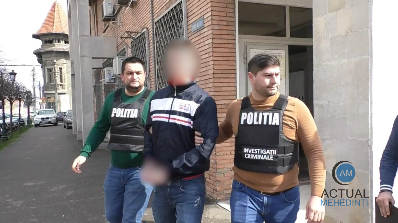 Tânâr înjunghiat, din cauza unei povești de dragoste! Victima a fost dusă la spital având lama cuțitului în corp.