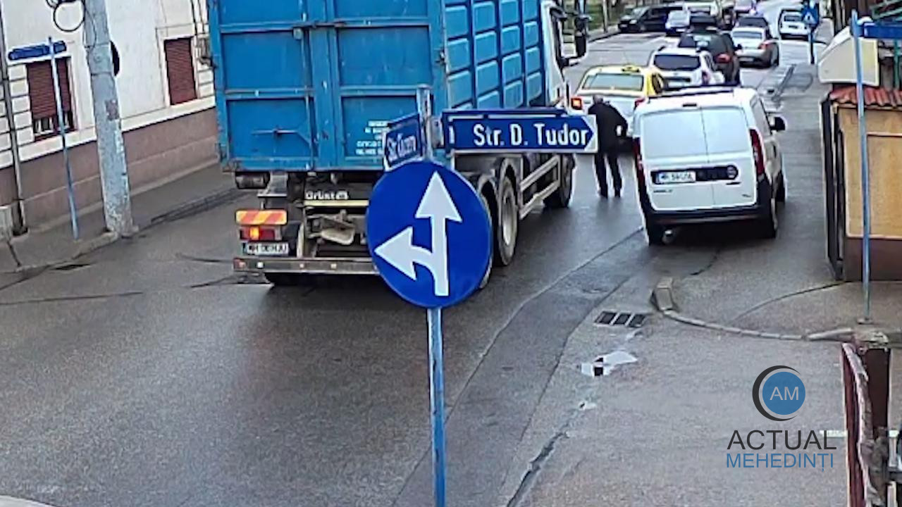 Accident teribil, în Severin! Un bărbat a murit strivit sub roțile unui autocamion.