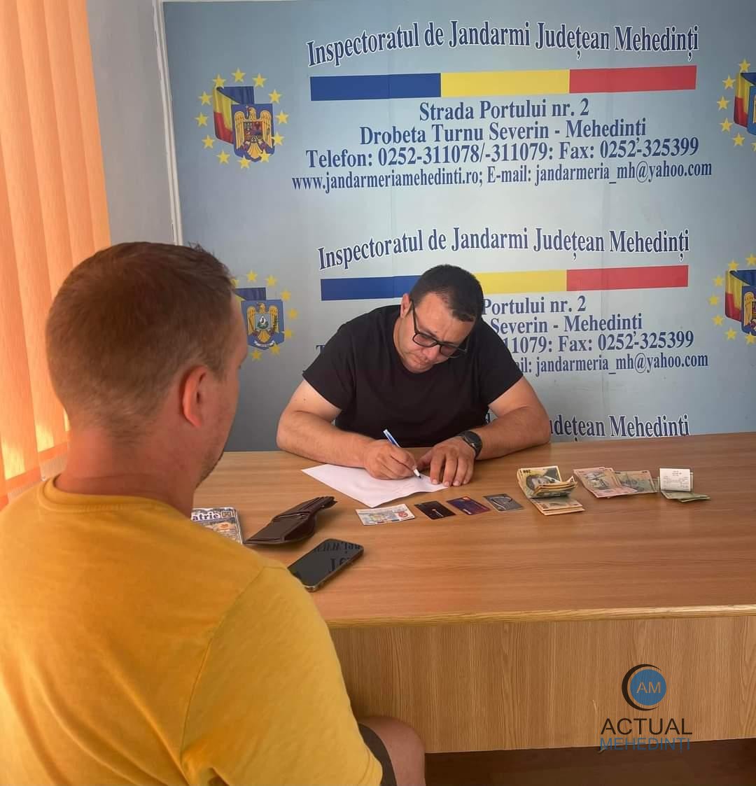 Portofel cu 7.000 de lei, găsit de un jandarm și restituit proprietarului!