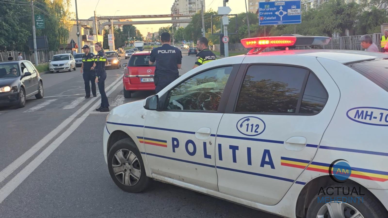 Două tinere, lovite pe trecerea de pietoni! Una dintre victime a fost grav rănită.