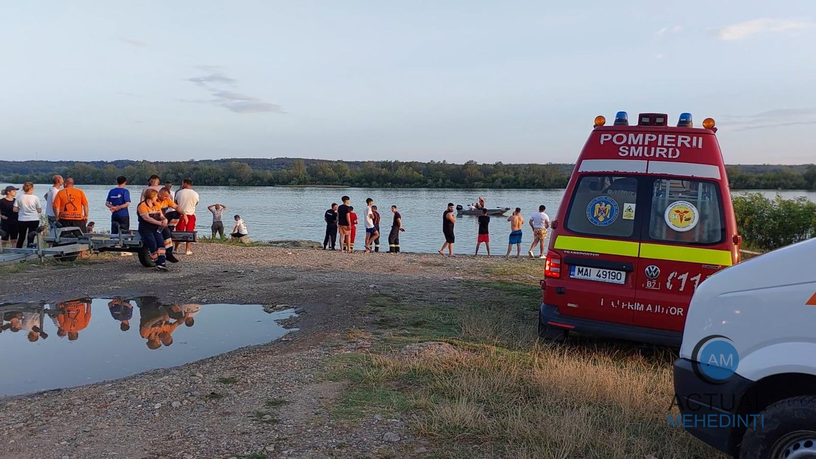 Căutări pe Dunăre, după ce un minor de 17 ani a căzut în apă chiar sub ochii tatălului! Băiatul intrase să se răcorească în apă.