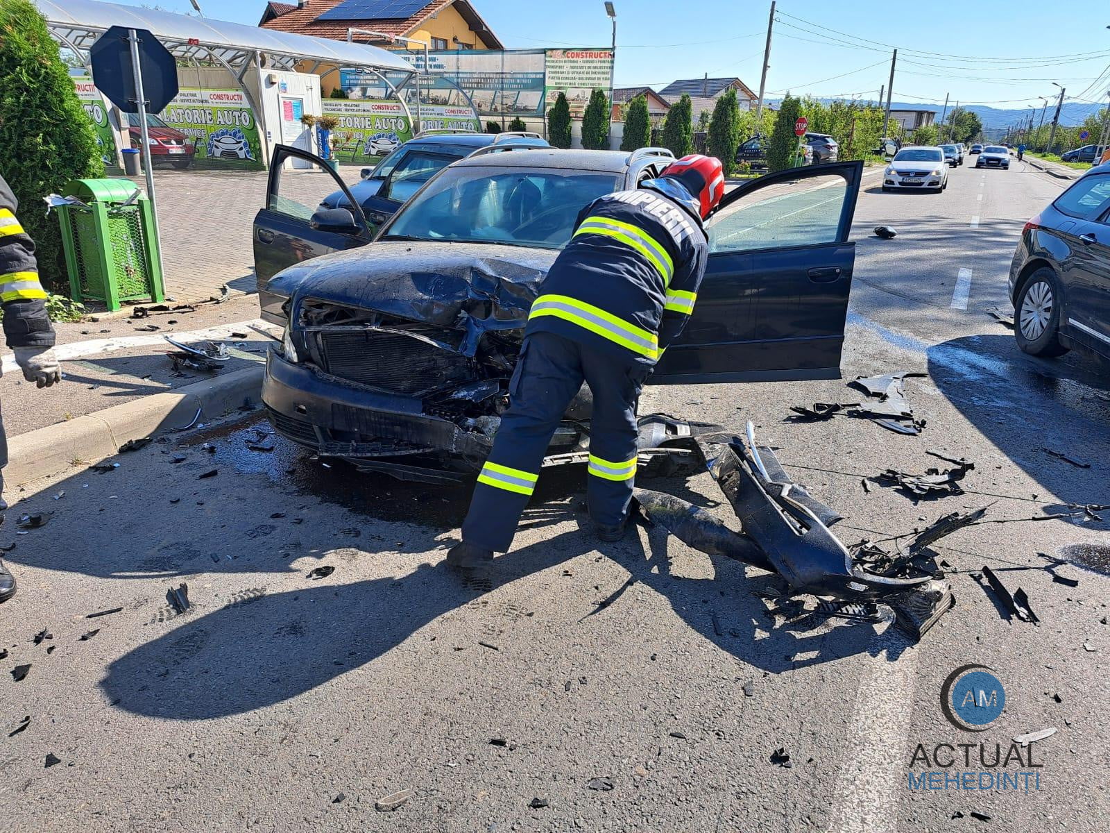 Accident cu două victime și pagube materiale însemnate!