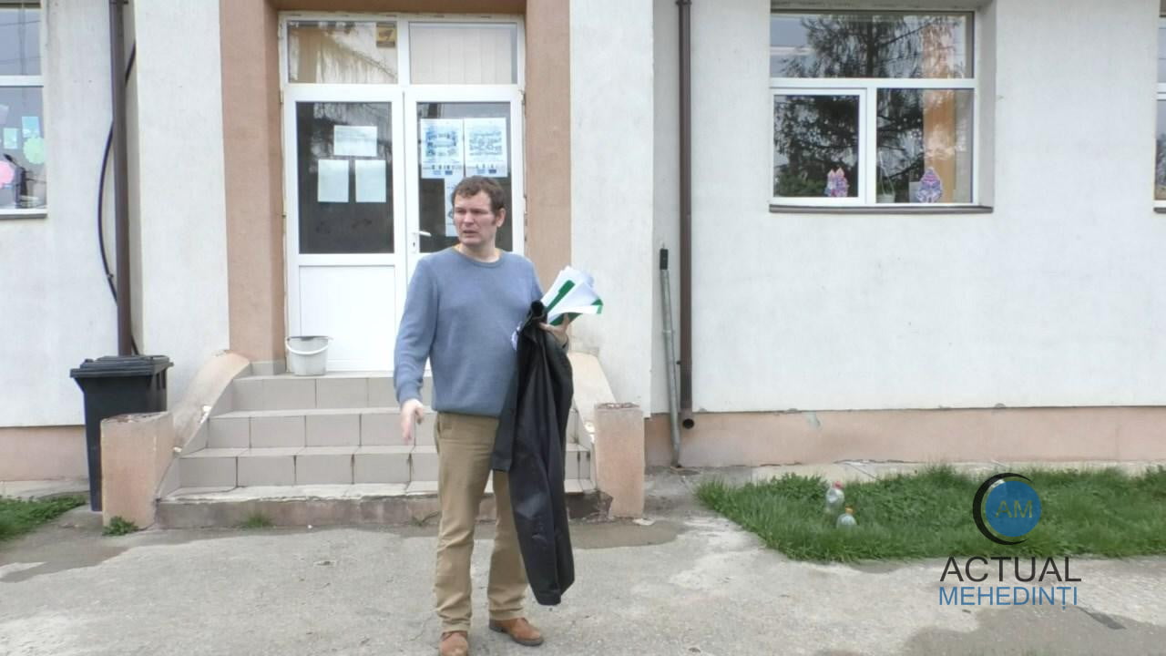 Fostul director al Școlii din Grozești, Felix Godeanu, a câștigat în instanță dreptul de a reveni pe funcție.