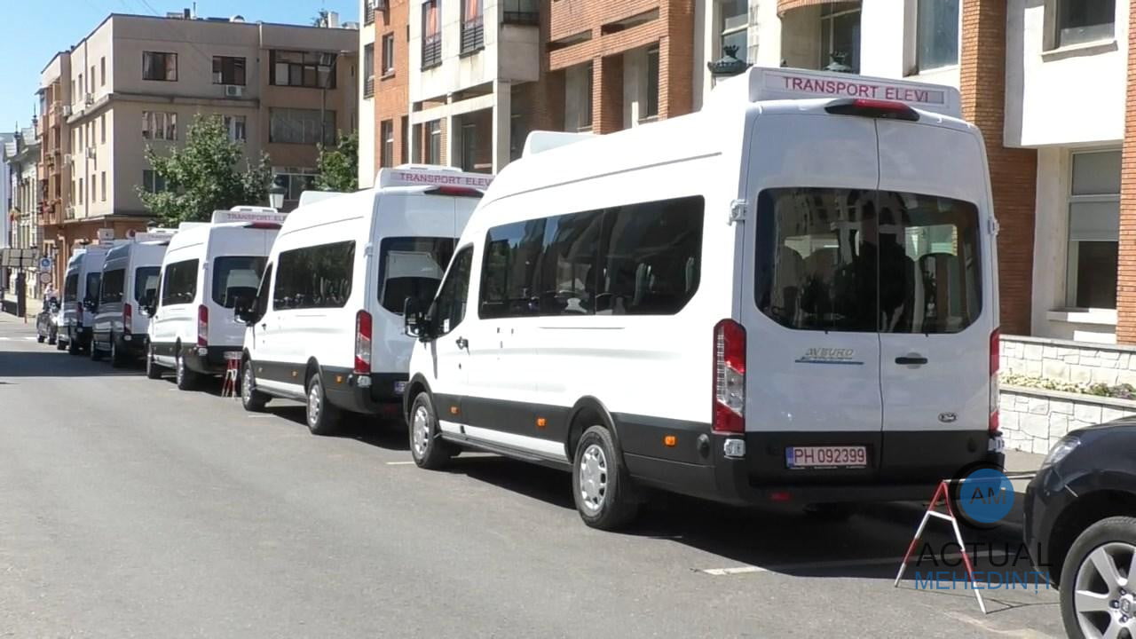Au sosit primele microbuze electrice, pentru școlile din județ.