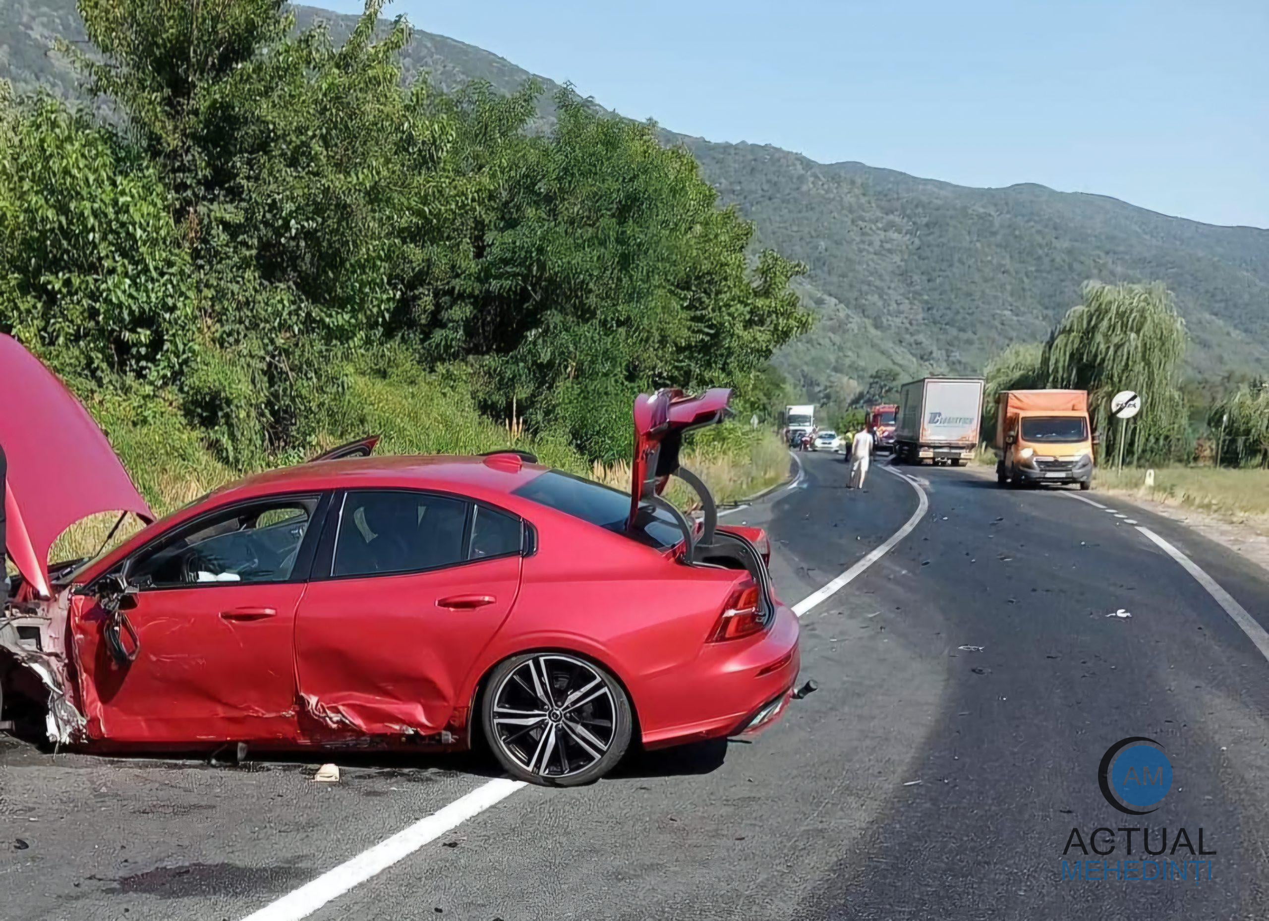 Trafic blocat pe DN6, în urma unui accident între un TIR și un autoturism!
