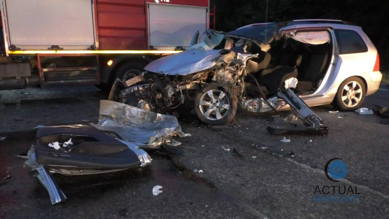 Accident mortal, produs pe DN 6, între un autoturism și un TIR!