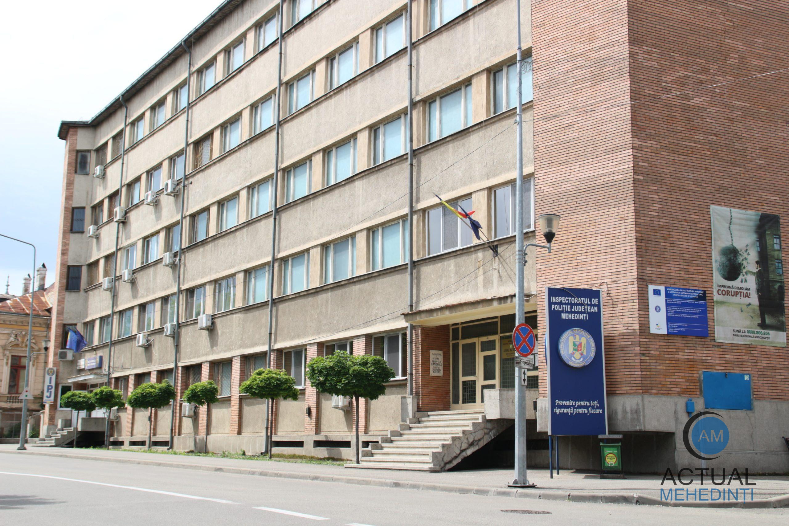 IPJ Mehedinți, despre accidentul în care a fost implicată o mașină a instituției: șoferul a fost testat cu aparatul etilotest.