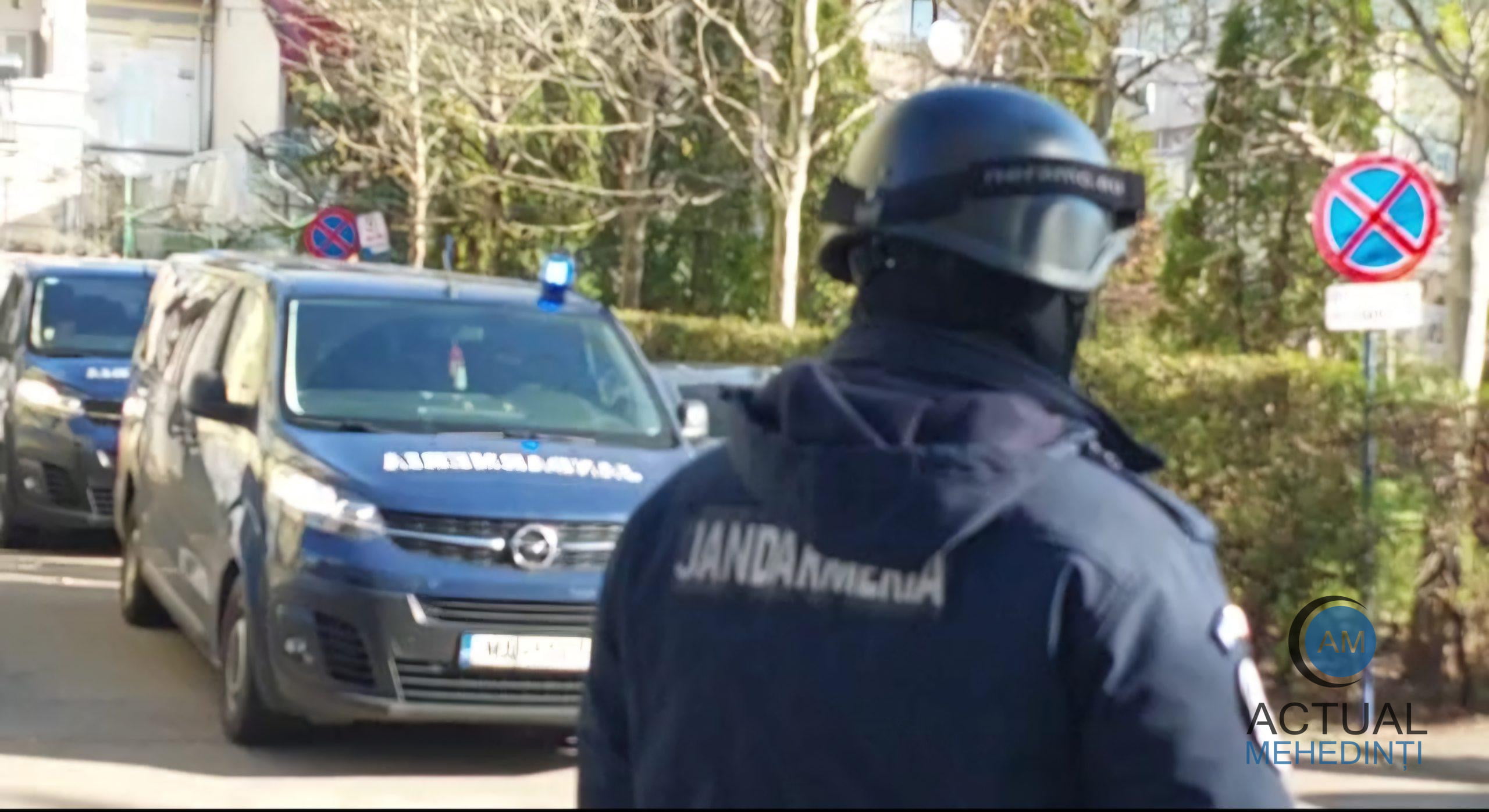Au vândut droguri și substanțe psihoactive și au fost reținuți.