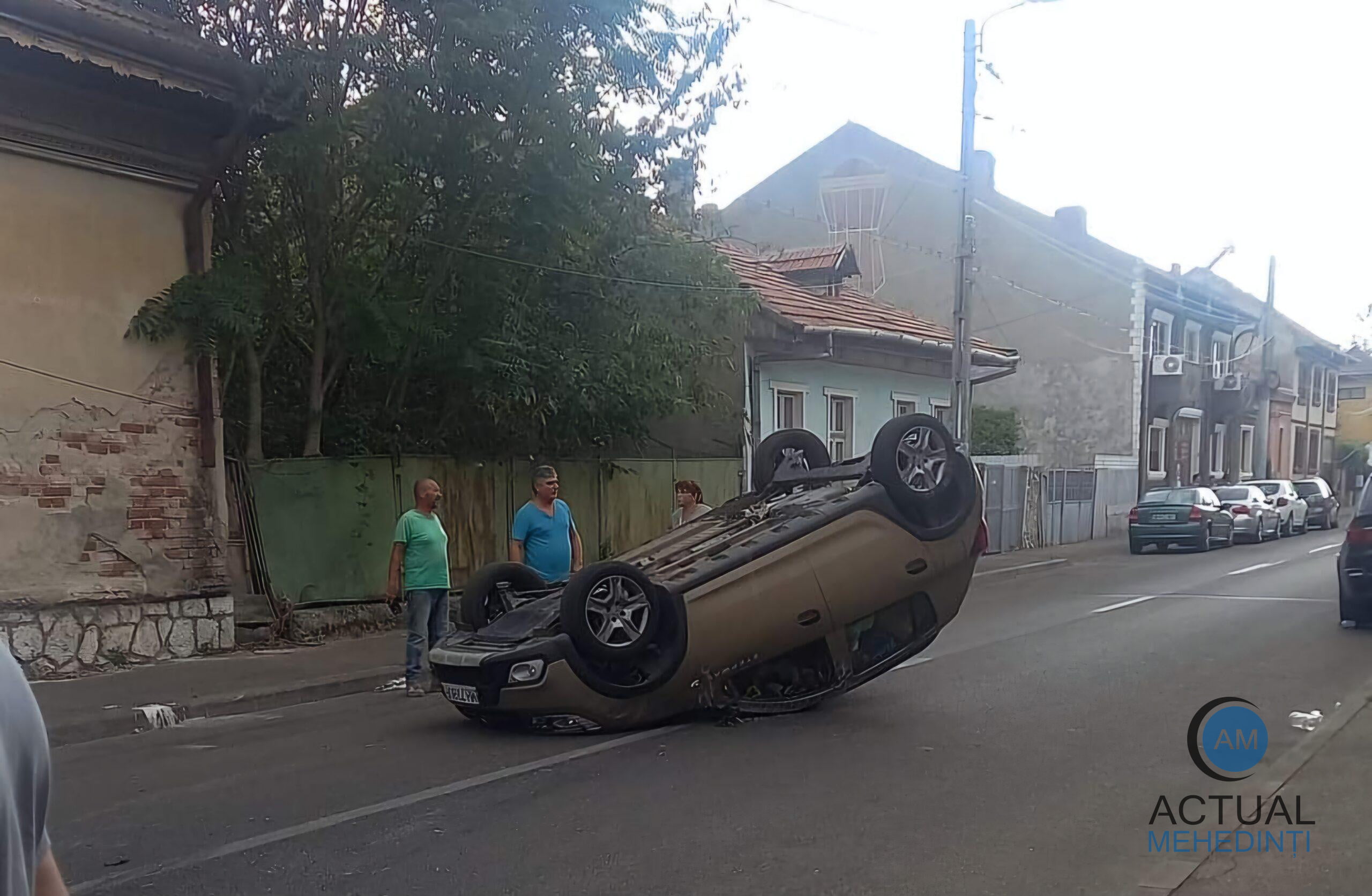 Autoturism răsturnat, după ce un șofer nu a acordat prioritate!
