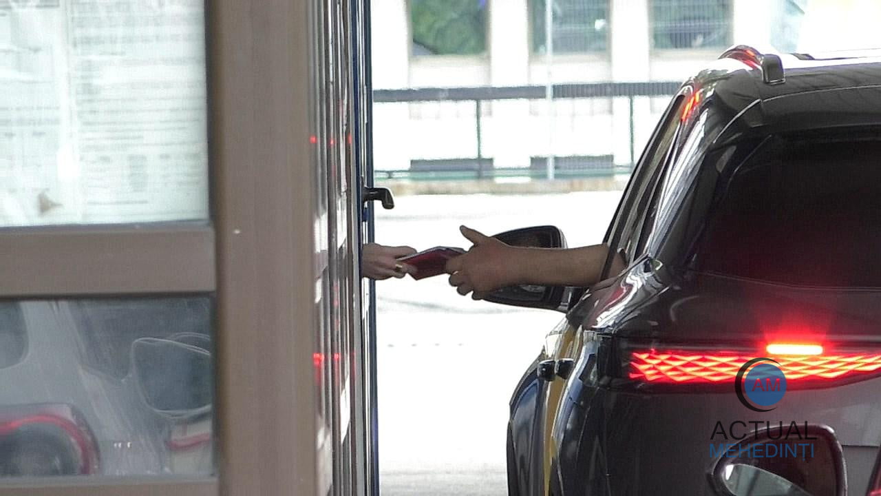 A încercat să dea mită 20 de euro unui polițist de frontieră, după ce trecut vama cu o mașină cu ITP expirat.