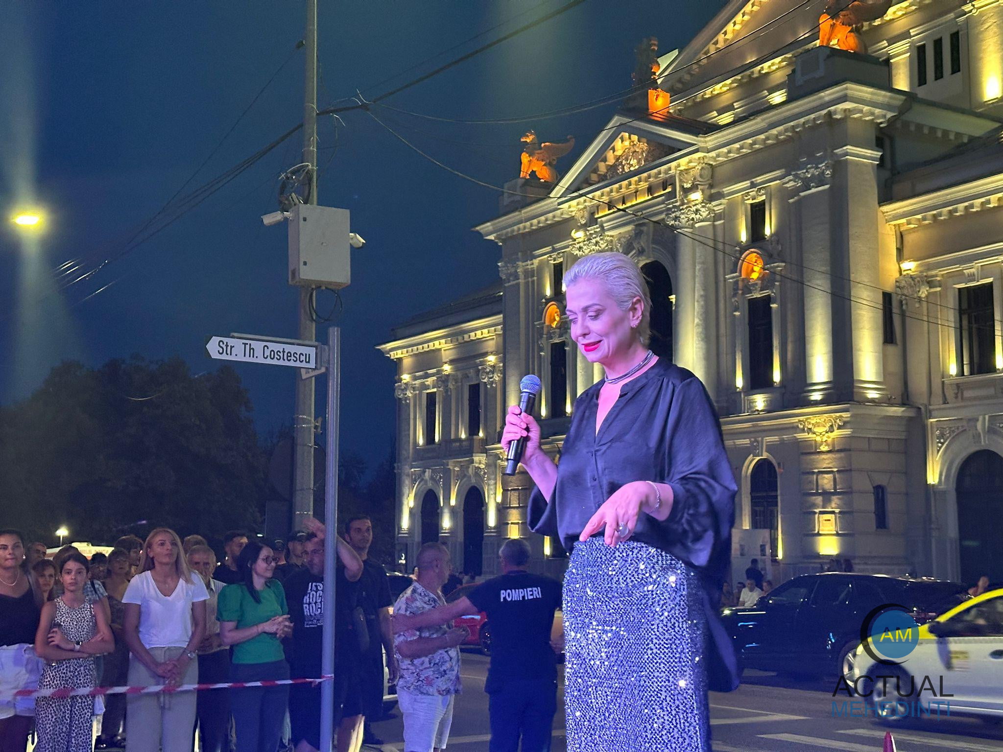 „Severinul estival” a adunat public numeros: peste 2.000 de participanți au fost prezenți la concentul Monicăi Anghel.