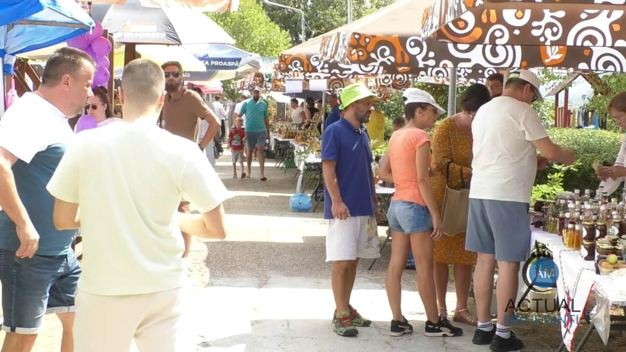 Sute de participanți, la Festivalul Smochinelor! Coniacul și dulceața din smochine au fost vedetele ediției.