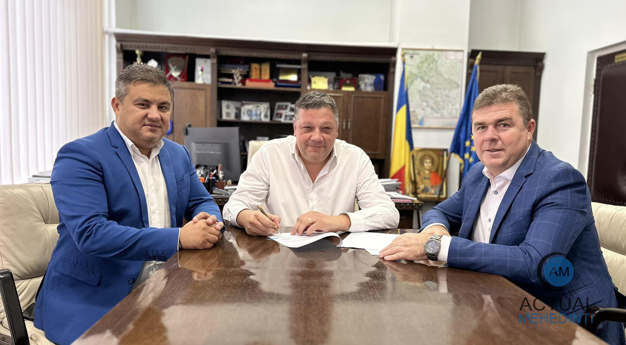 Se extinde rețeaua de apă și canal din comuna Eșelnița.