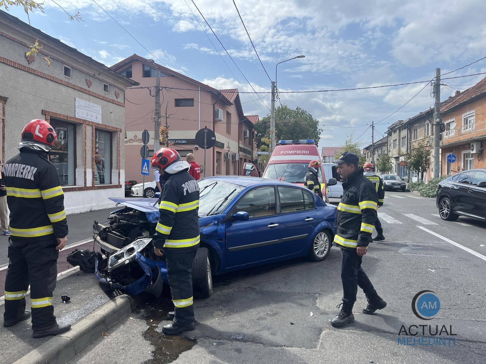 Nu a acordat prioritate și a provocat un accident.