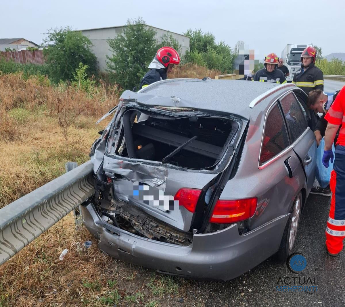 Accident produs între un autotren și două autoturisme! O victimă a ajuns la spital.