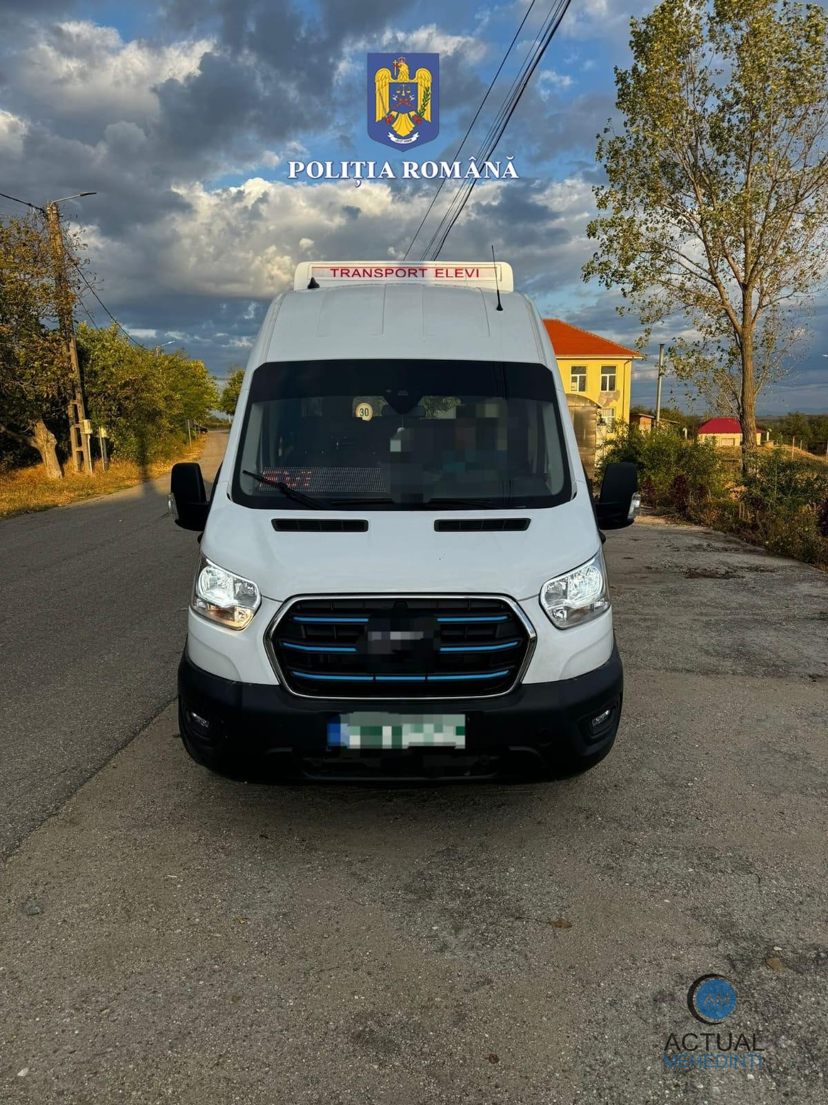 Alt șofer de microbuz școlar, depistat băut în timp ce tramsporta elevii la școală!