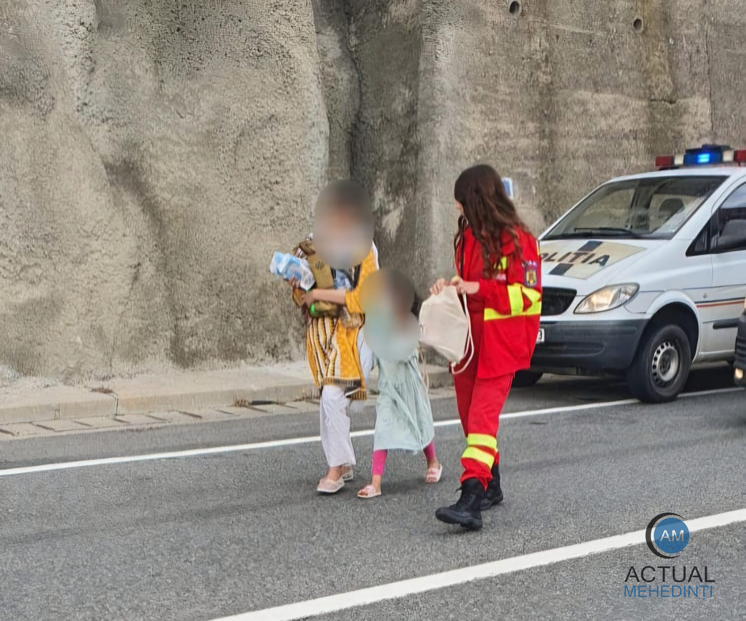 Solidaritate dincolo de profesie: familie implicată în accident, transportată, de pompieri, la cazare! Mașina a fost avariată în urma impactului.