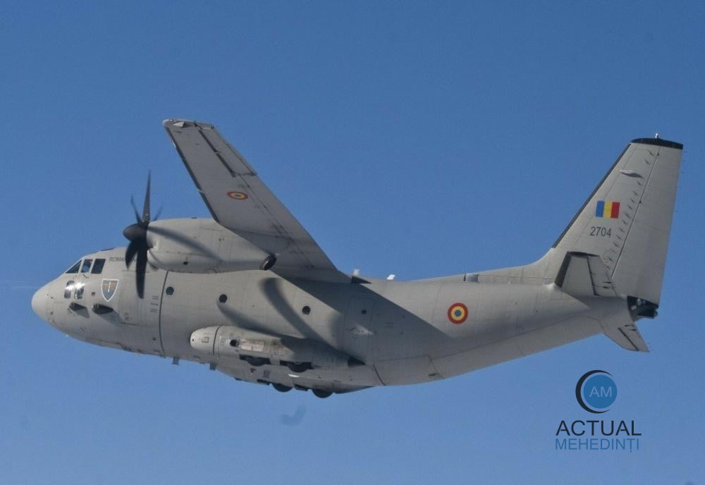 Două avioane Spartan participă la stingerea incendiilor din Podeni. Elicopterul desfășoară misiuni în Schitul de Sus.