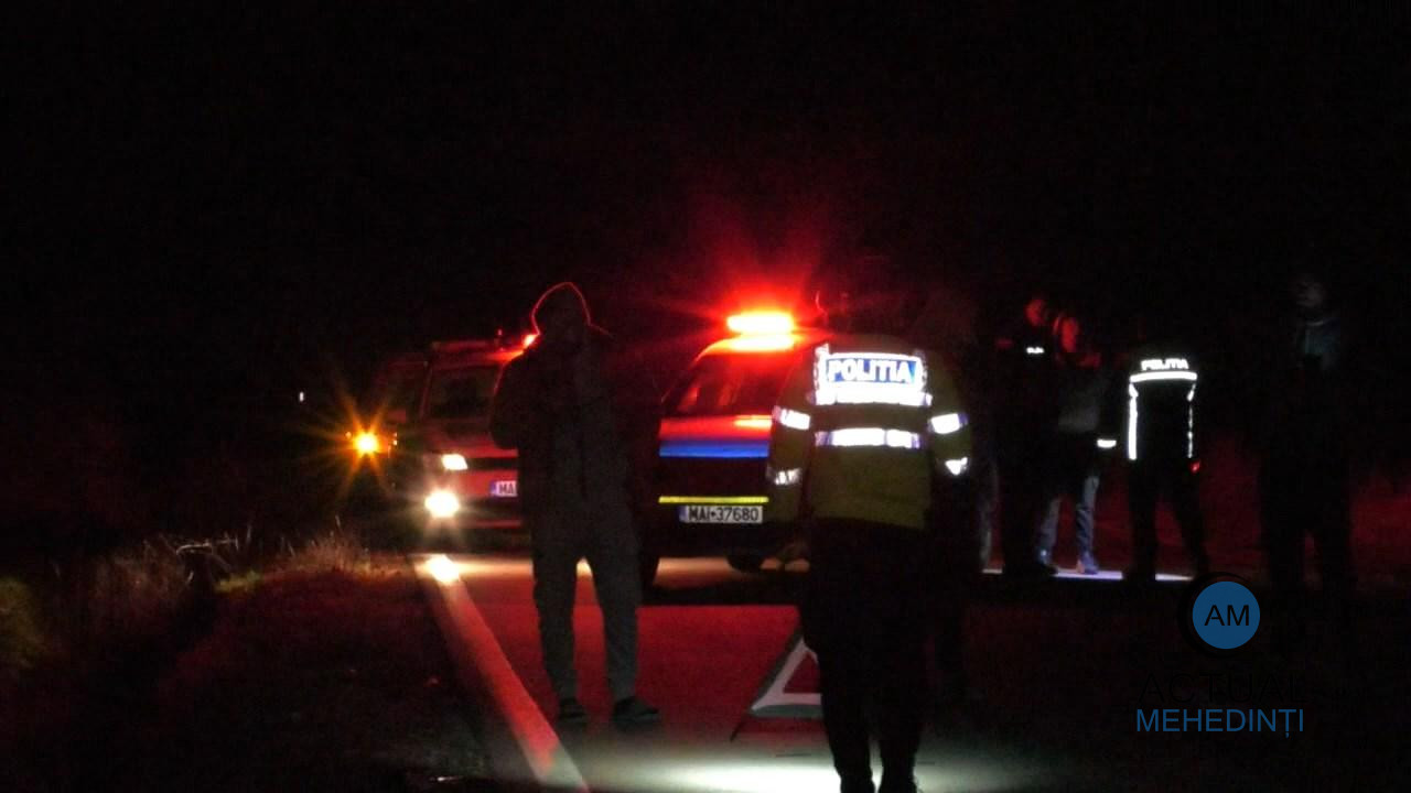 Urmărit de poliție, un șofer băut plonjat cu mașina în Cerna. Conducea un autoturism cu numere false.
