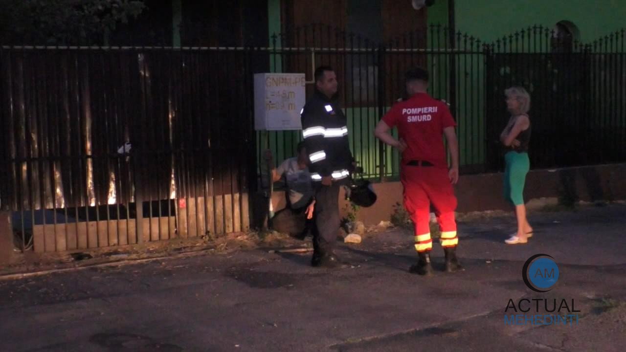 O șoferiță a lovit țeava de gaz, cu BMW-ul, în timp ce ieșea din parcare. Cartierul a fost decuplat de la gaz până la remedierea situației.