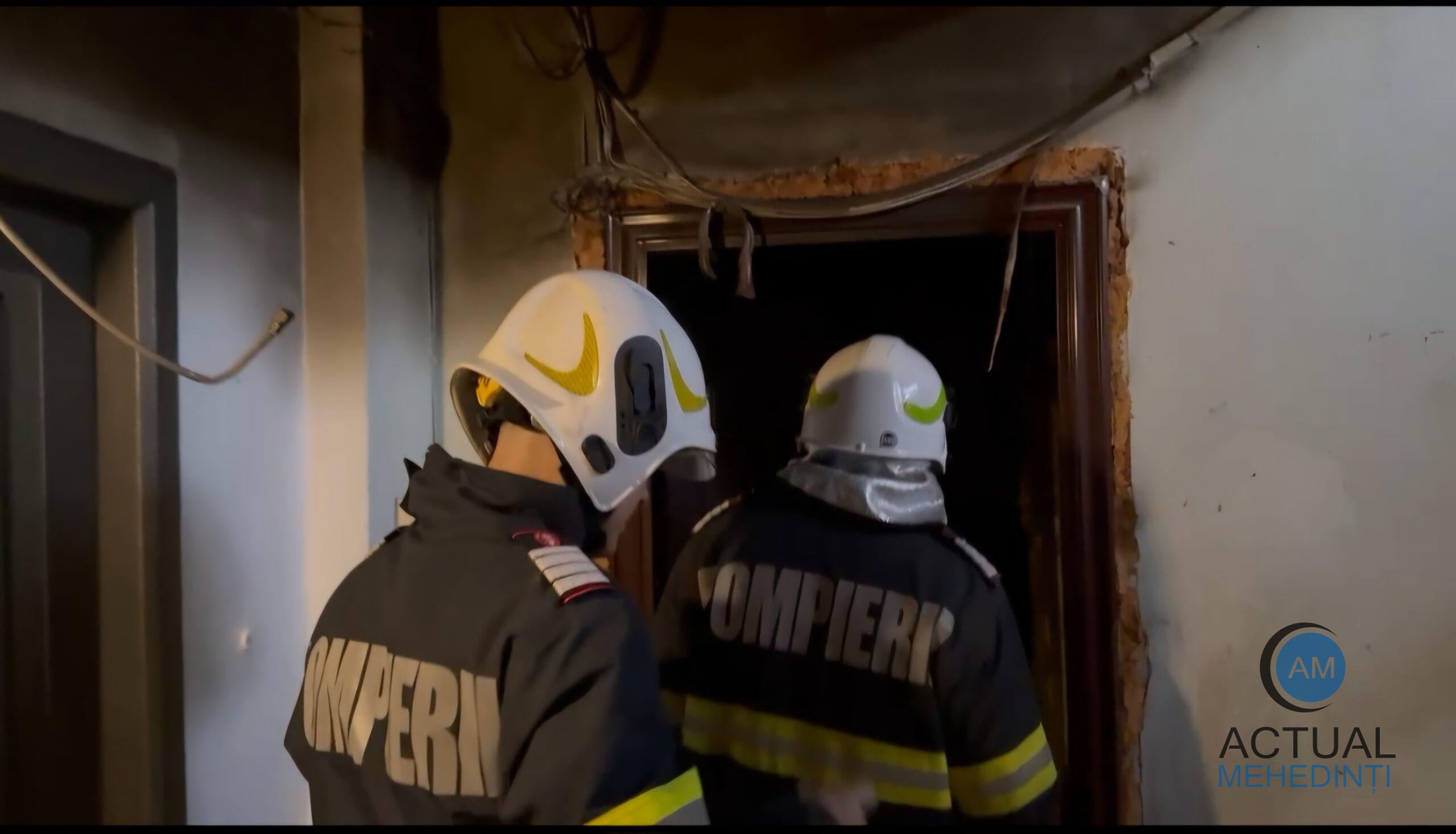 Incendiu izbucnit la un apartament; vecini evacuați!