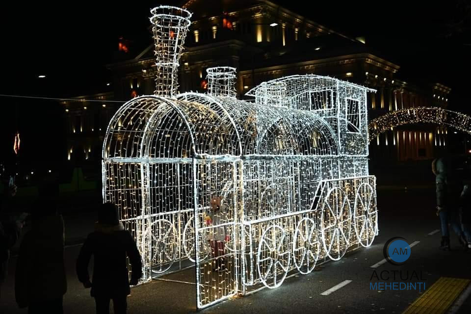 A fost inaugurat Orășelul Copiilor. Magia sărbătorilor a cuprins întrega zona de centru a Severinului.
