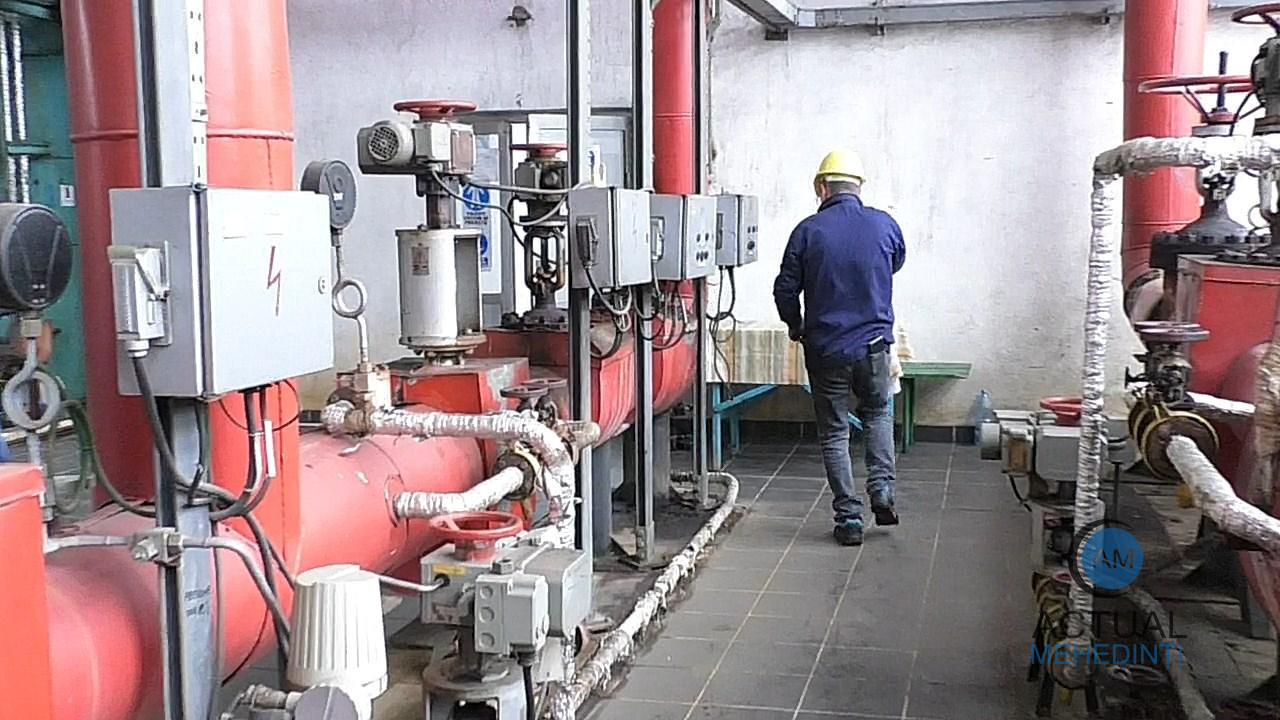 Căldură, dar nu pentru toți: sunt cetățeni care îngheață în case din cauza datoriilor vecinilor.