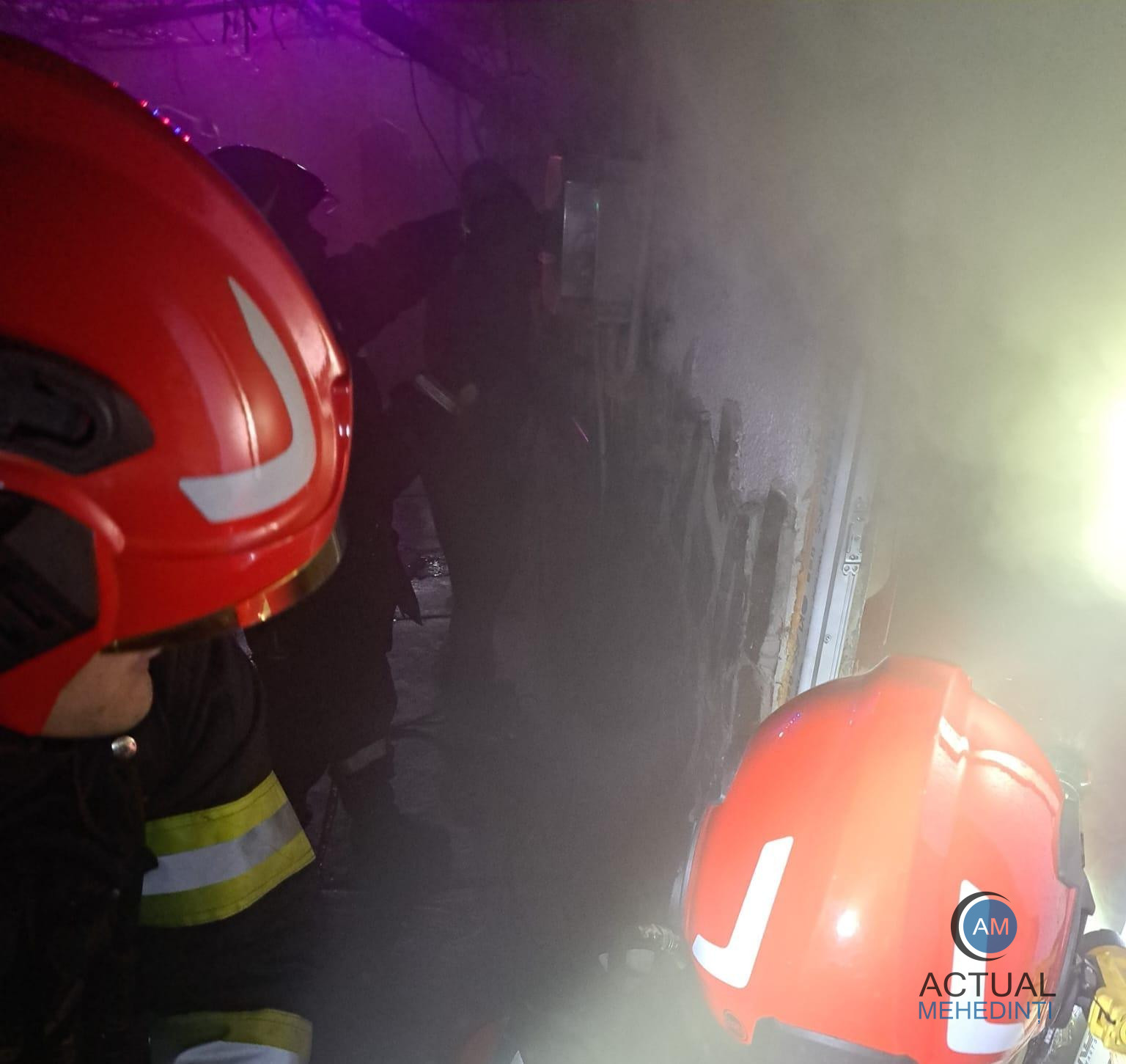 Incendiu la o casă din Strehaia!  Proprietarul a suferit arsuri la mâini.