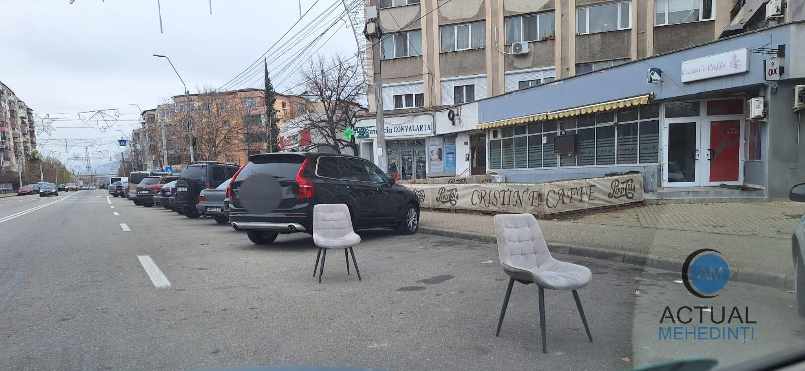 Locuri de parcare, rezervate cu ajutorul pieselor de mobilier!