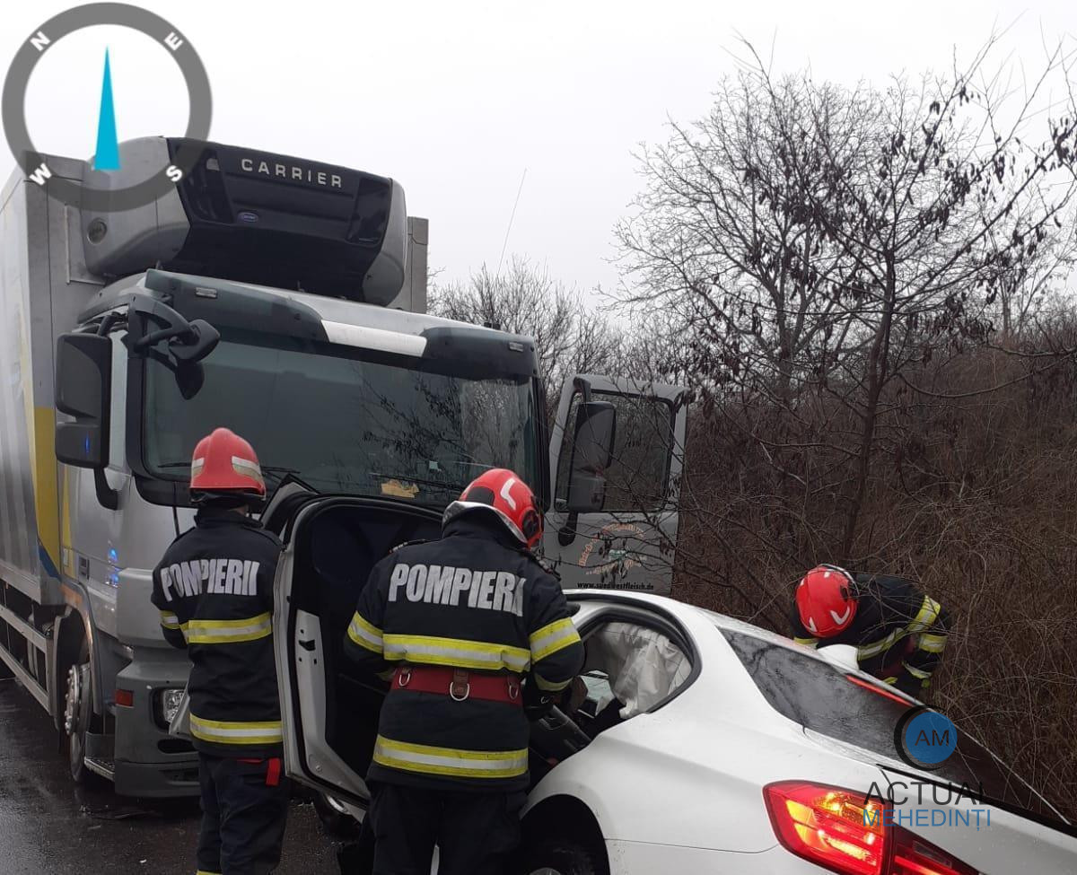 Accident între un autoturism și o autoutilitară; două persoane au ajuns la spital.
