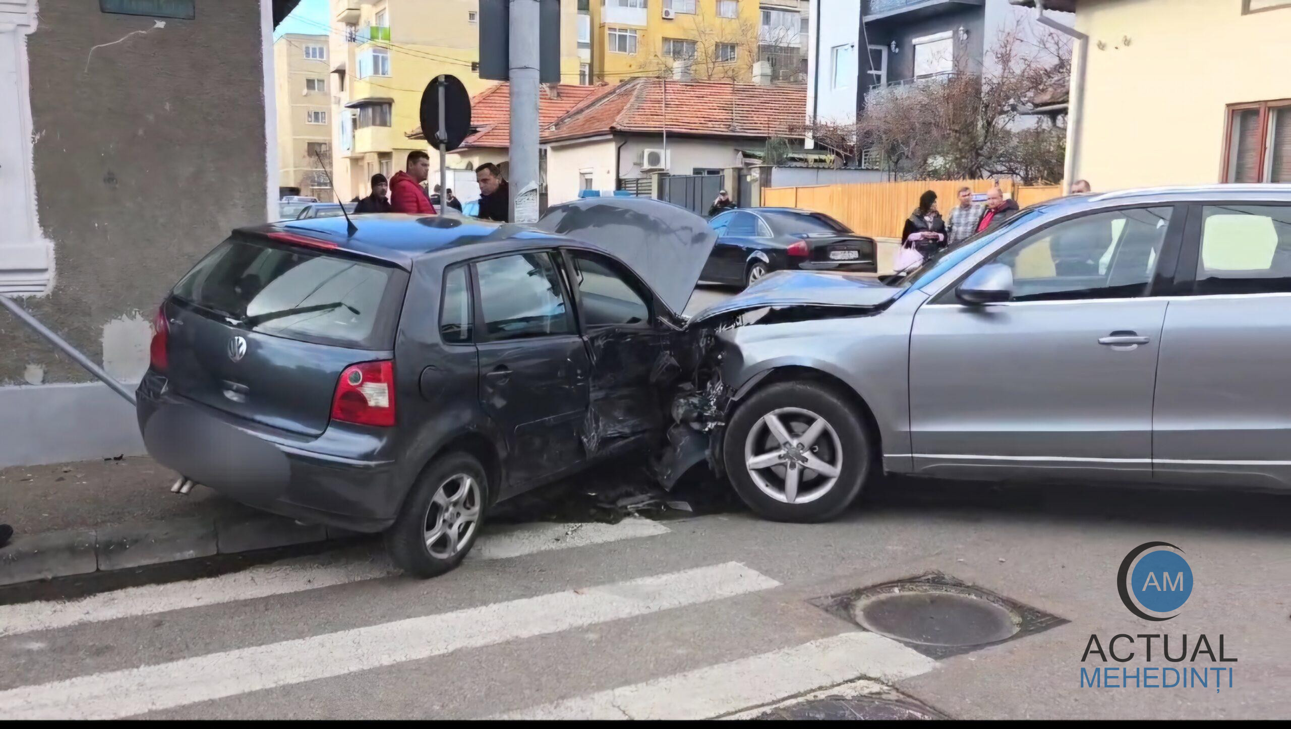 Un șofer, care a consumat alcool, a provocat un accident în care au fost rănite două persoane.