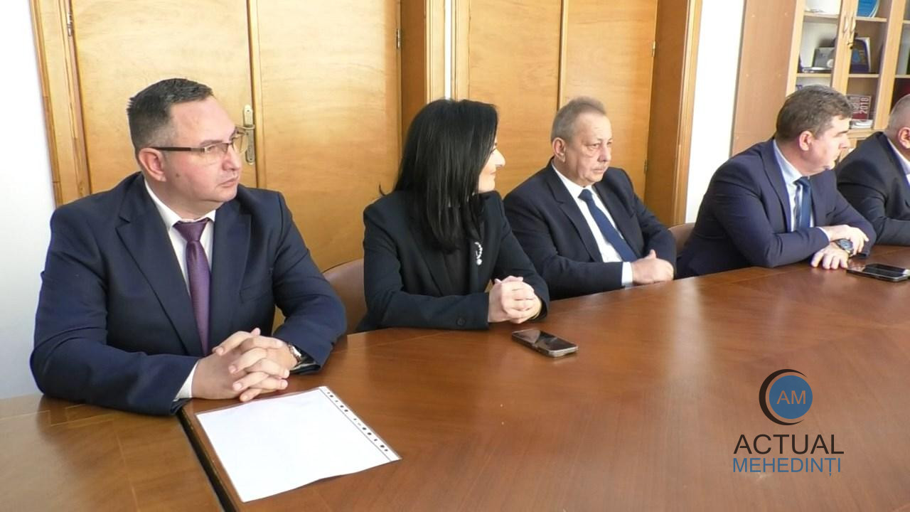 Parlamentari, cu acte în regulă! Deputații și senatorii de Mehedinți au primit certificatele de la Biroul Electoral.