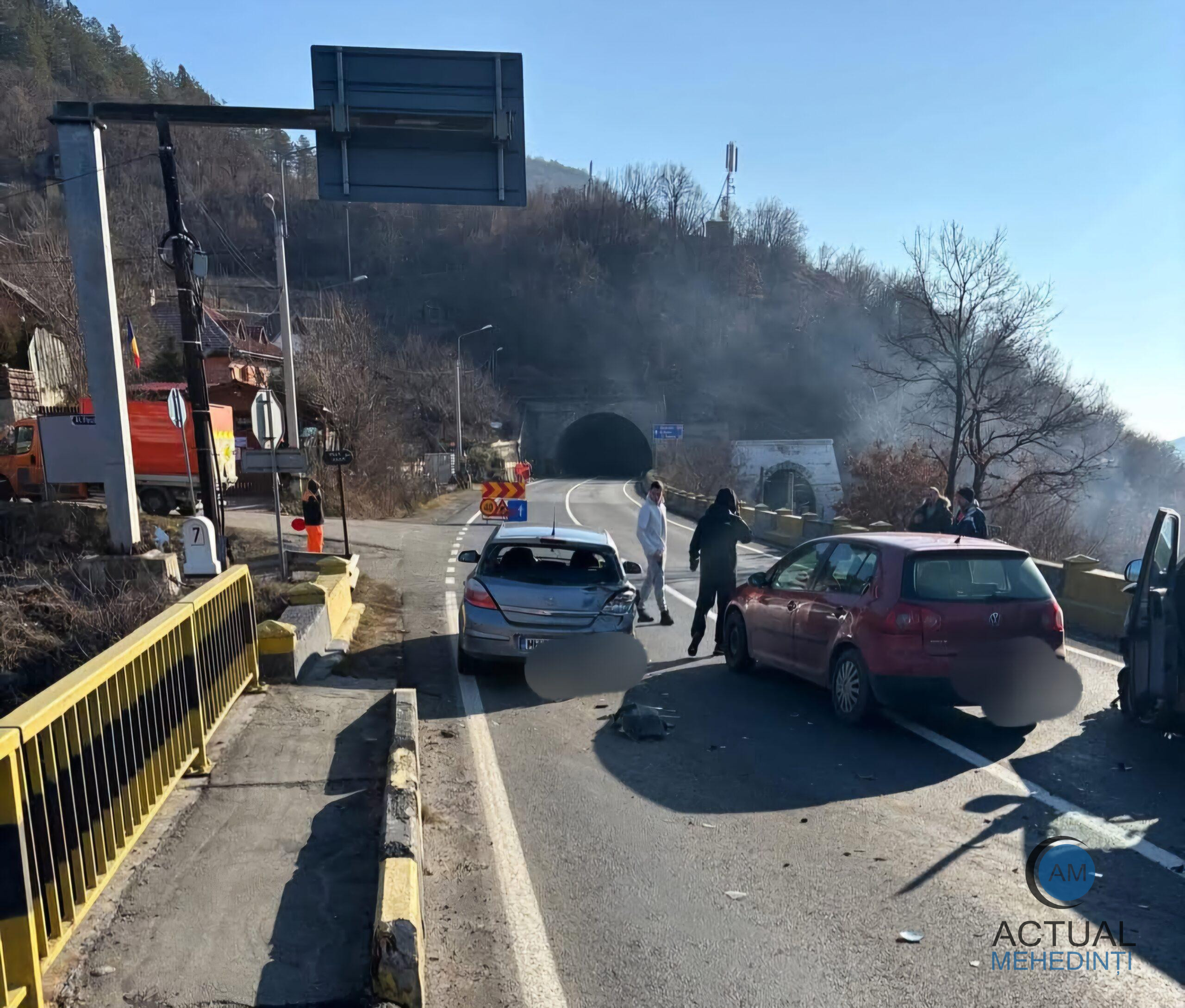 Carambol cu trei autoturisme, pe viaductul Bahna de pe DN6! O victimă și pagube însemnate!
