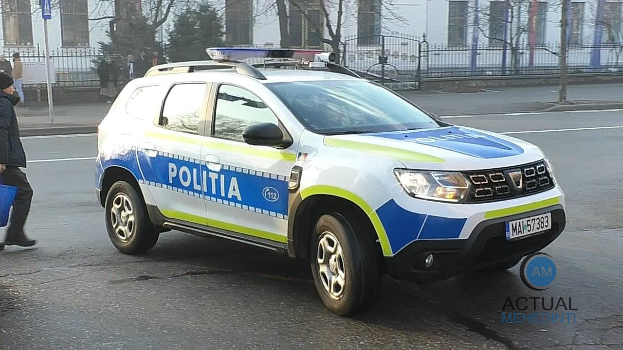 Prinși în flagrant, la intrare în Mehedinți, după ce au furat cablul de telecomunicații!