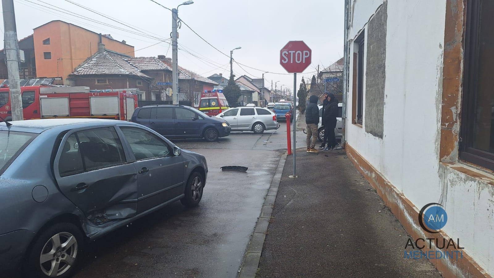Accident cu pagube însemnate, produs după ce o șoferiță nu a oprit la STOP!