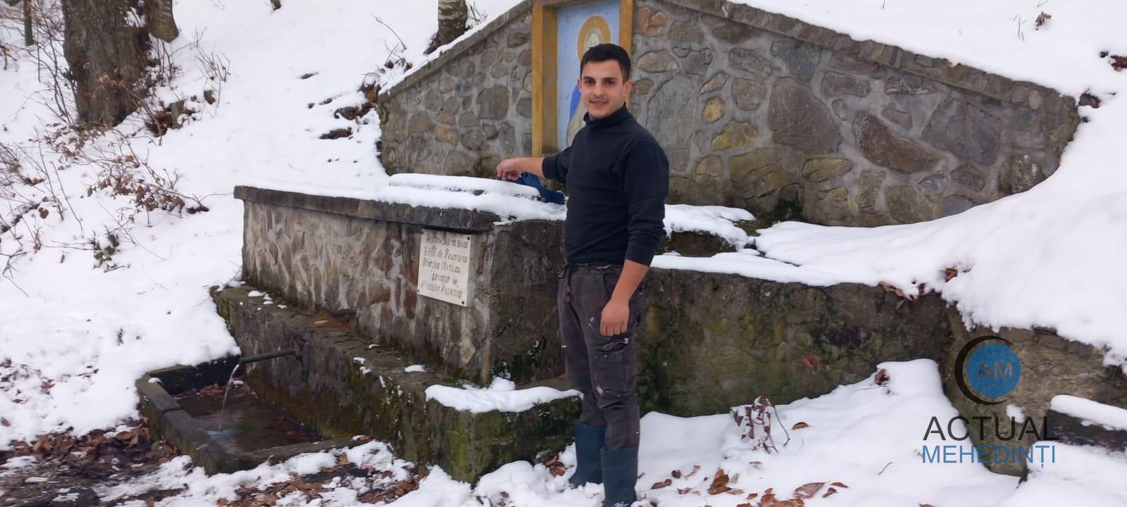 A găsit o poșetă cu acte și bani și a alertat autoritățile. Persoana păgubită a intrat în posesia bunurilor pierdute.