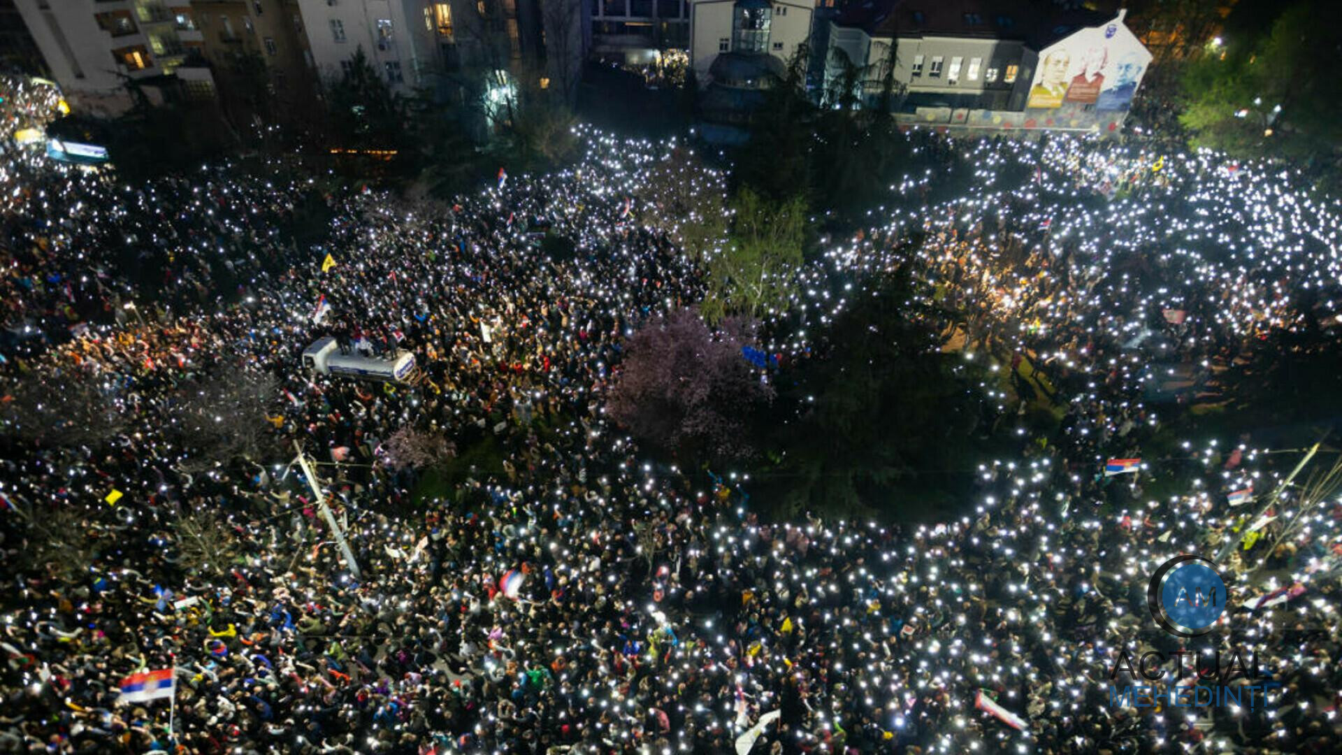 Proteste de amploare în Belgrad! Peste 100 de mii de oameni au ieșit în stradă. Ministerul de Externe din România menține alerta de călătorie pentru Serbia.