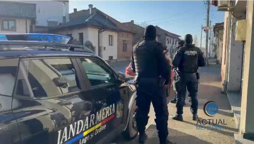 Percheziții în Mehedinți, la traficanții de droguri! 20 de persoane sunt audiate.