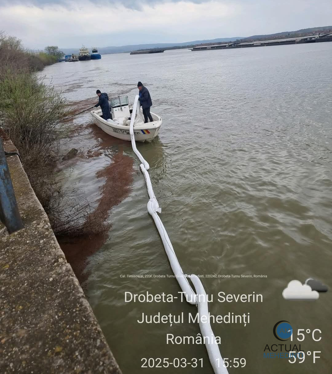 Poluare cu ulei, pe Dunăre: se intervine cu material absorbant și a fost instalat un baraj plutitor.