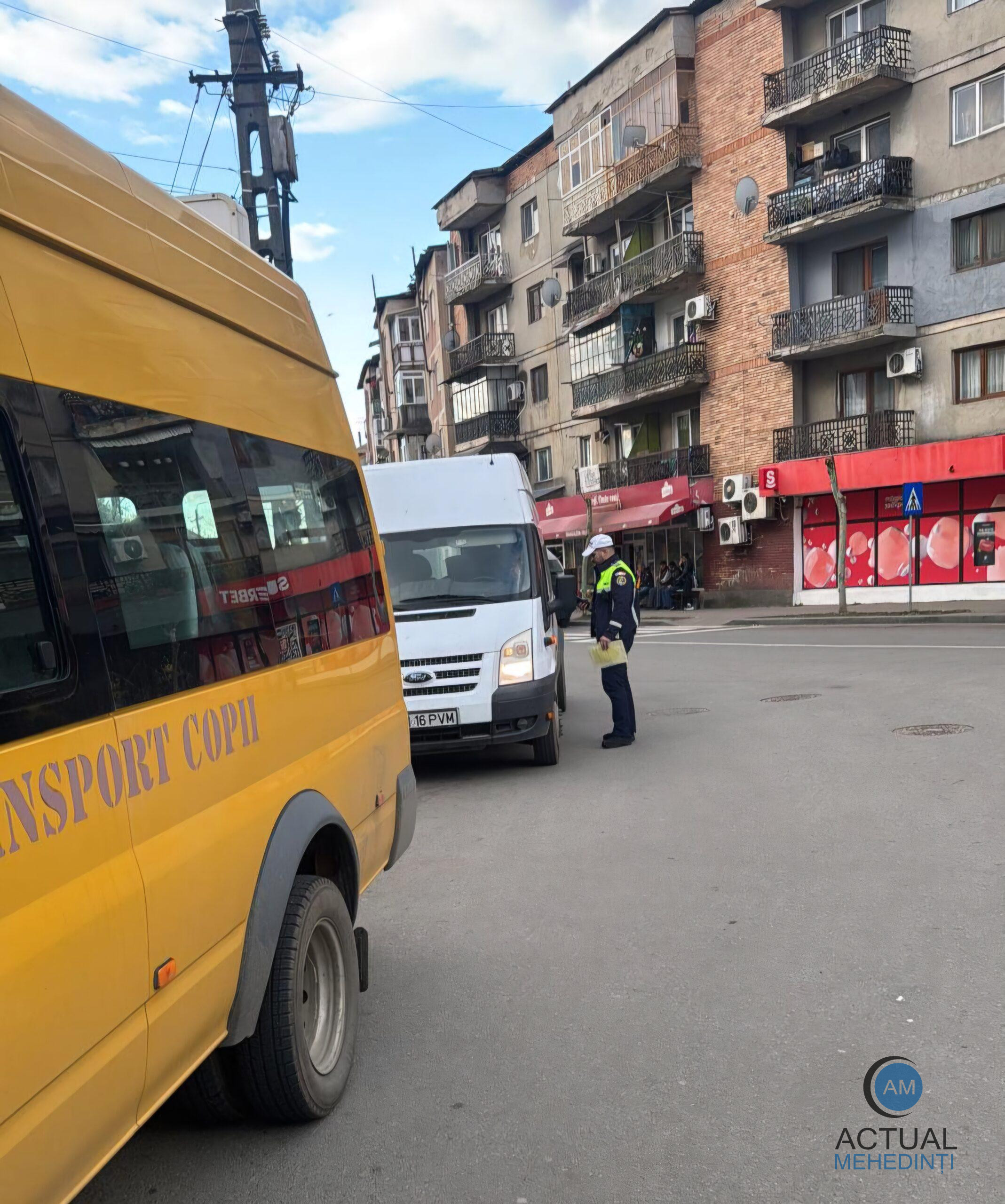 Șofer de microbuz școlar, prins băut după ce a lăsat elevii la simularea Evaluării Naționale!