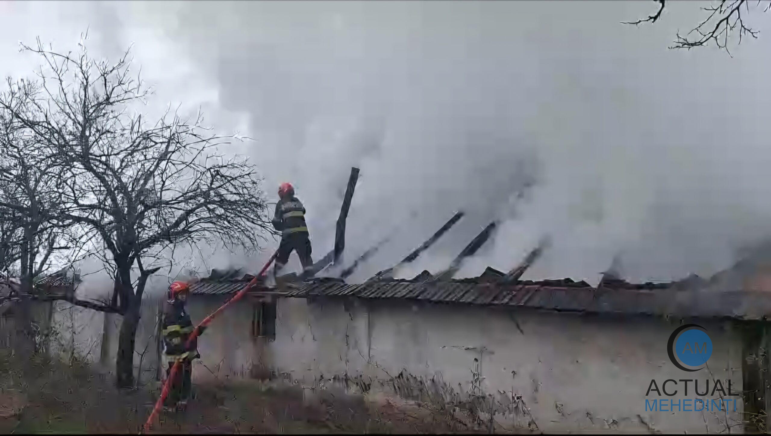 Incendiu violent, izbucnit la o casă!