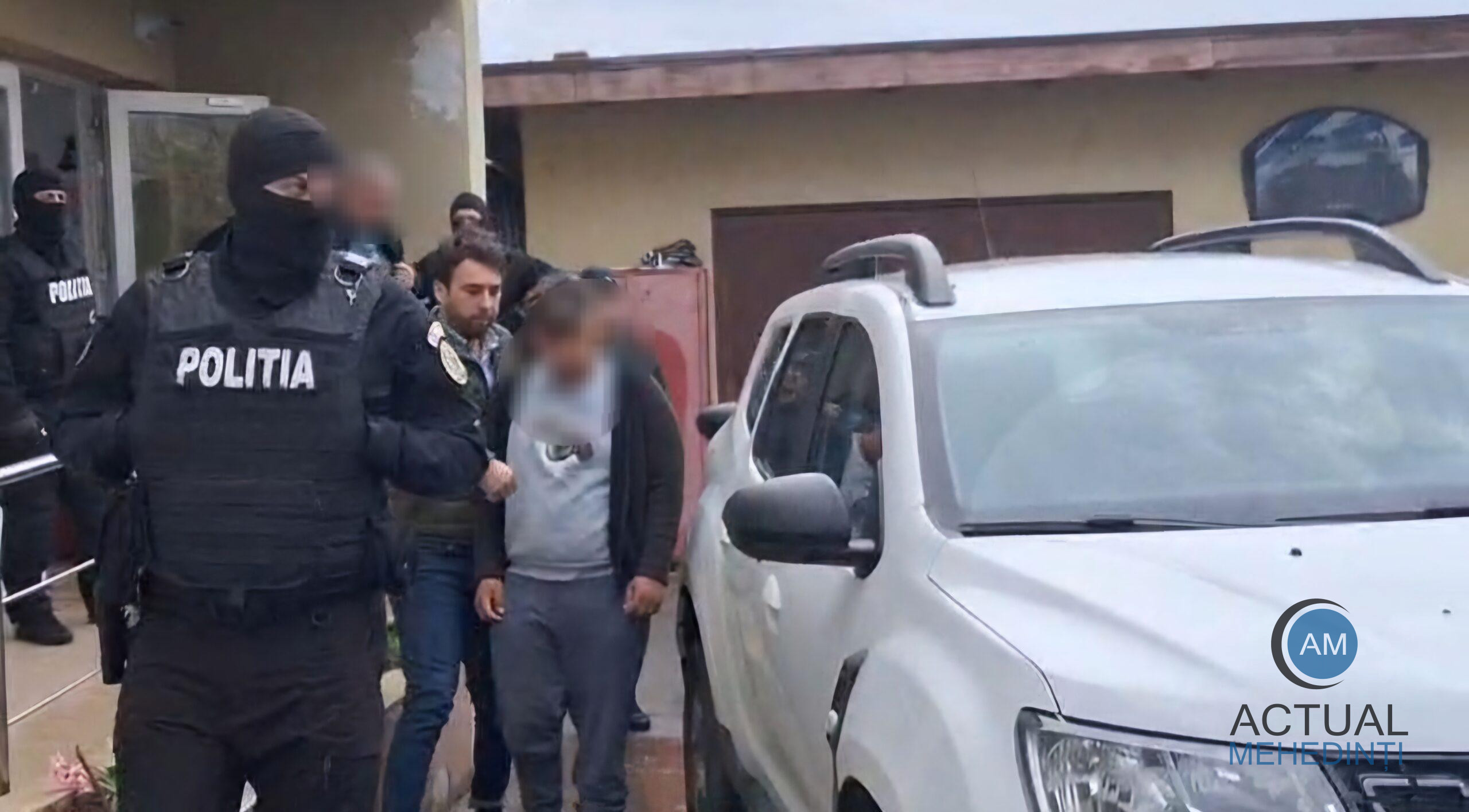 Rezultatul perchezițiilor de la centrul DGASPC: doi minori au fost reținuți de poliție, fiind cercetați pentru șantaj și lipsire de libertate.