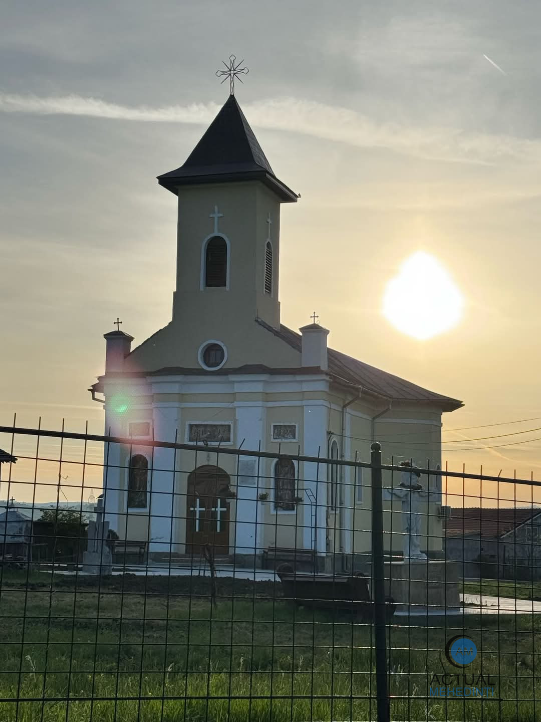 Au fost prinși hoții care au furat tabla bisericii din Magheru. Dascălul bisericii și soția acestuia sunt făptașii.