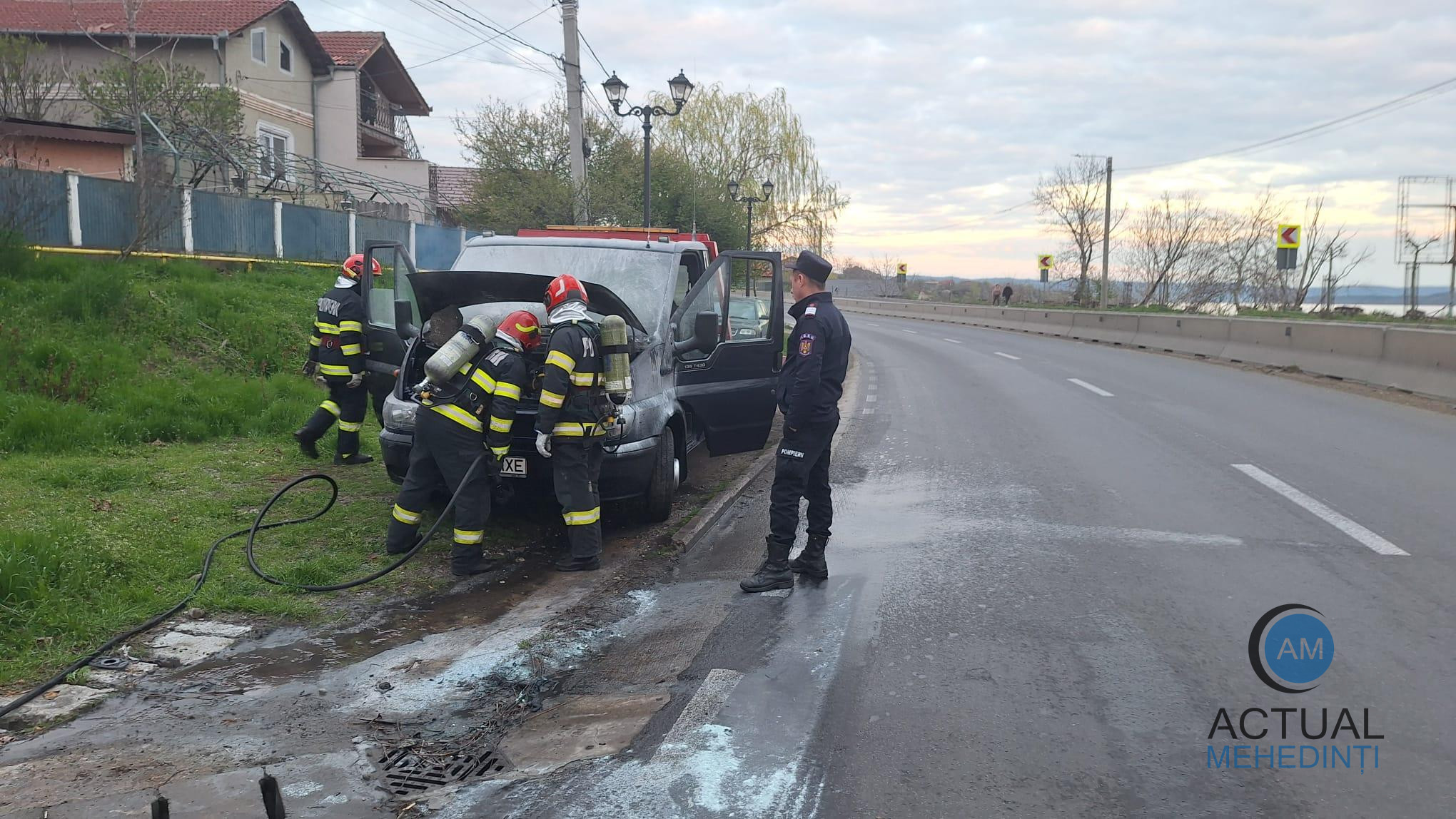 Autoplatformă, în flăcări! Noul proprietar o cumpărase astăzi.