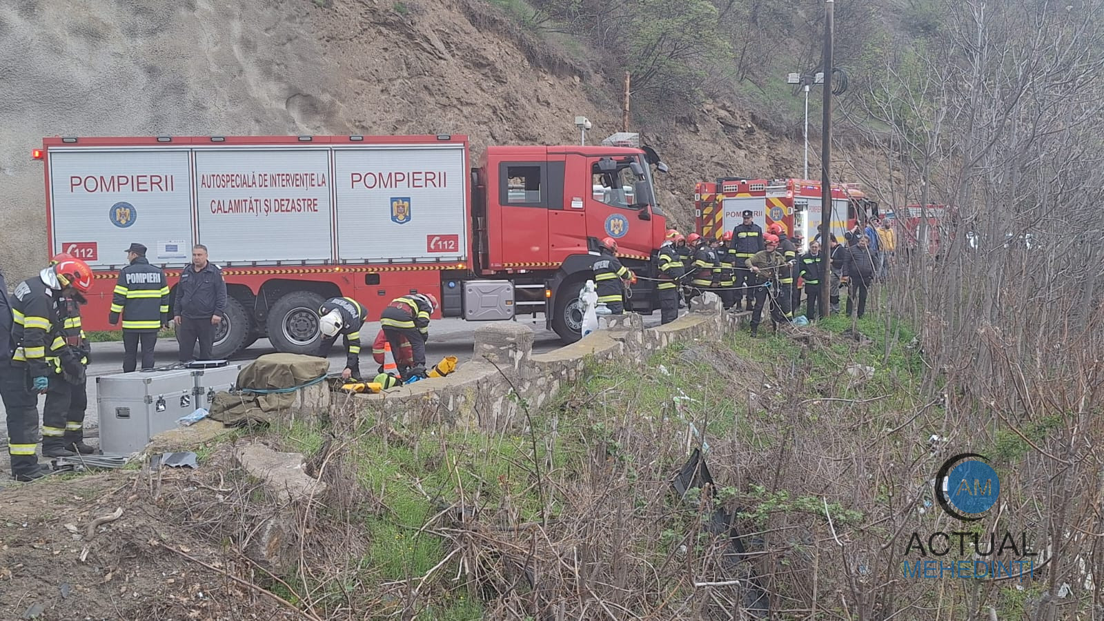 O victimă și microbuzul urmează să fie scoase din Dunăre.